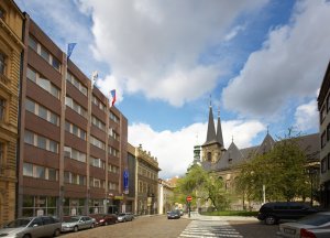 1BL_pohled_na_hotel